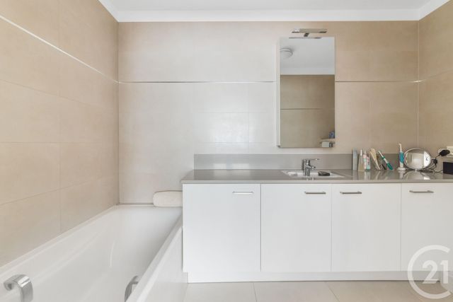 Afficher la photo en grand Appartement F3 à vendre - 4 pièces - 79.62 m2 - PARIS - 75013 - ILE-DE-FRANCE - Century 21 Arago - Les Gobelins